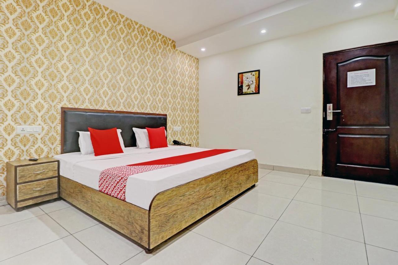 Oyo 74073 Hotel Abhishek Λουντιάνα Εξωτερικό φωτογραφία
