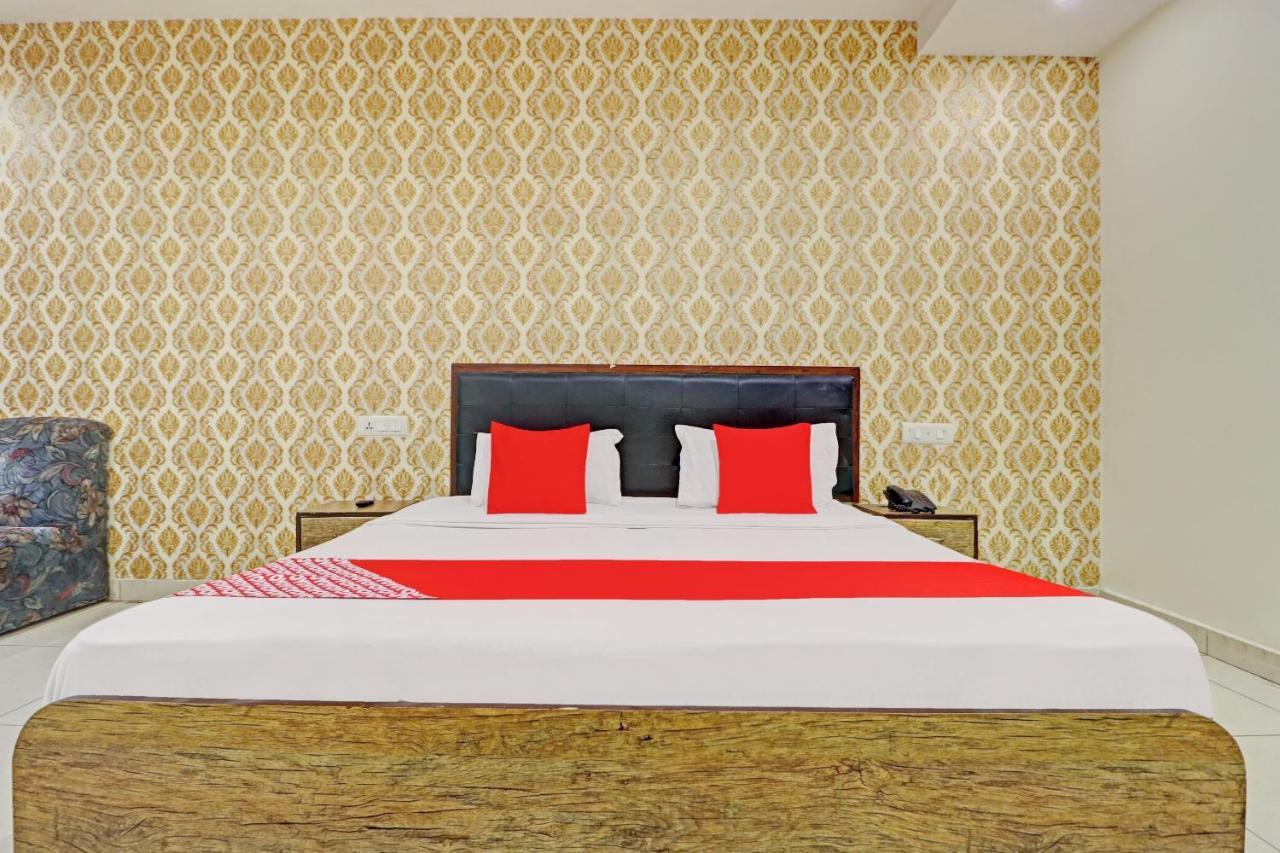 Oyo 74073 Hotel Abhishek Λουντιάνα Εξωτερικό φωτογραφία
