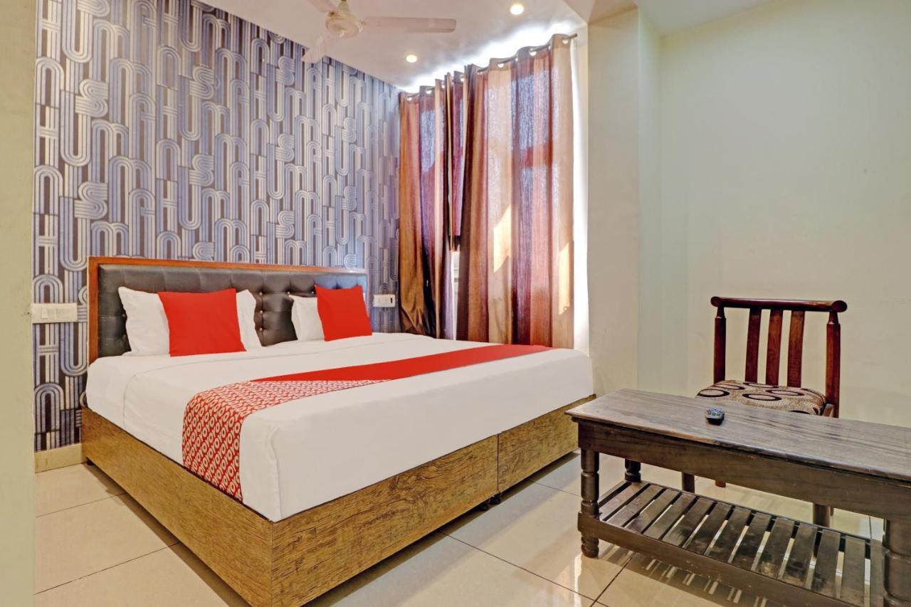 Oyo 74073 Hotel Abhishek Λουντιάνα Εξωτερικό φωτογραφία
