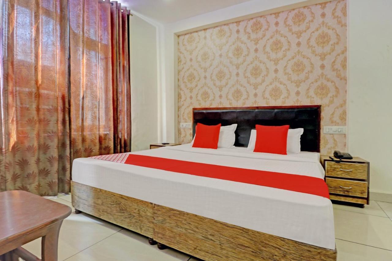 Oyo 74073 Hotel Abhishek Λουντιάνα Εξωτερικό φωτογραφία
