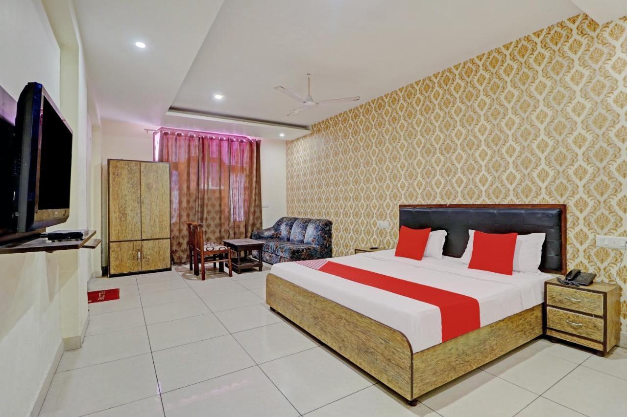 Oyo 74073 Hotel Abhishek Λουντιάνα Εξωτερικό φωτογραφία